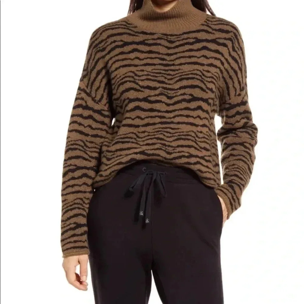 Lou & Grey Women Pull Over Sweater